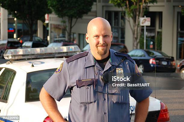 Cop 자동차모드 경찰관에 대한 스톡 사진 및 기타 이미지 - 경찰관, 원조, 30-39세