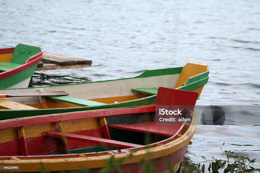 Bateaux de pêcheur coloré - Photo de Bateau à rames libre de droits