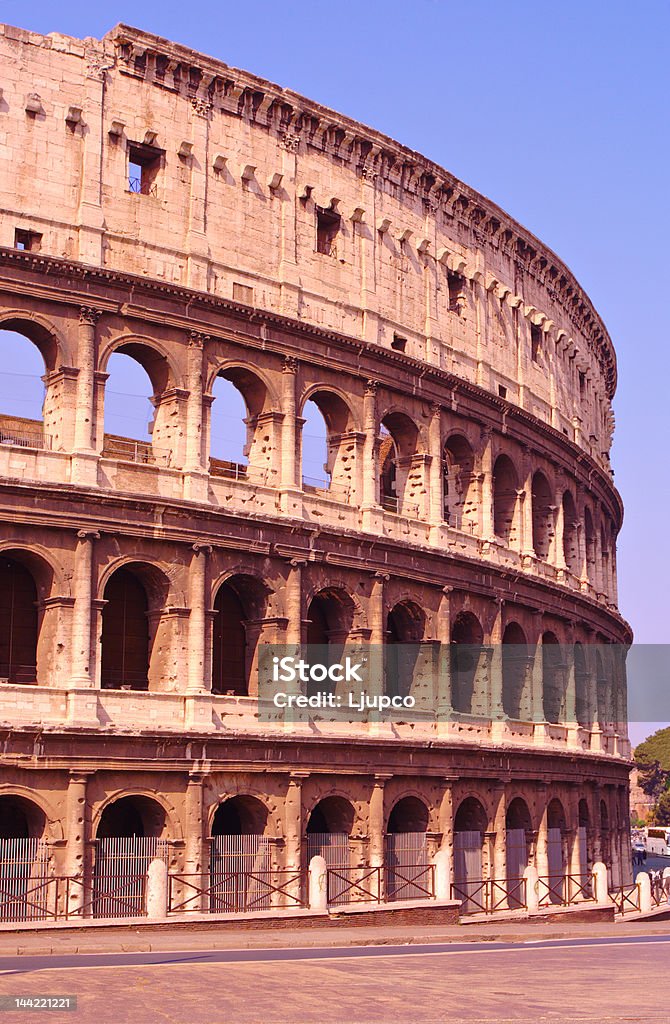 Il Colosseo également appelée Flavian Amphitheatre à Rome - Photo de Admirer le paysage libre de droits