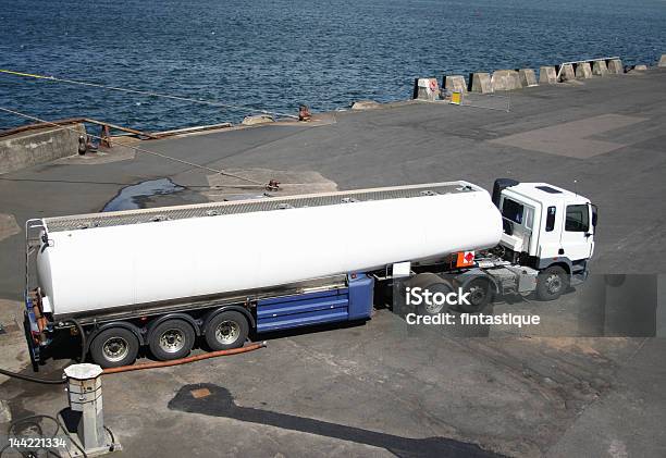 Tanklastwagen Am Dock Stockfoto und mehr Bilder von Benzin - Benzin, Energieindustrie, Erdöl