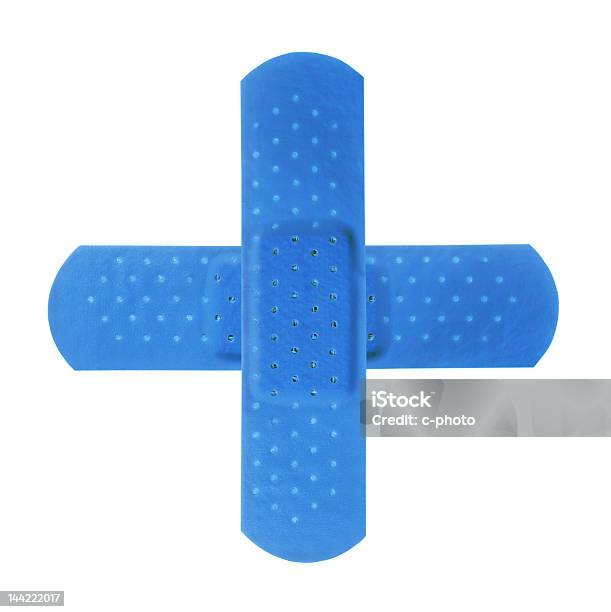 Due Bendaggi Effettuare Blue Cross - Fotografie stock e altre immagini di Cerotto - Cerotto, Blu, A forma di croce