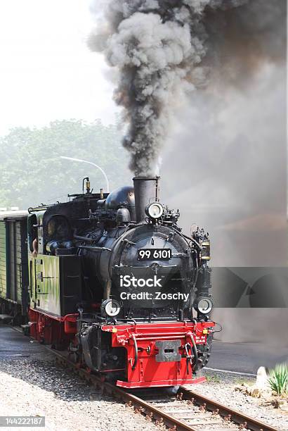 Foto de De Trem e mais fotos de stock de Estilo retrô - Estilo retrô, Estrada de ferro, Fotografia - Imagem