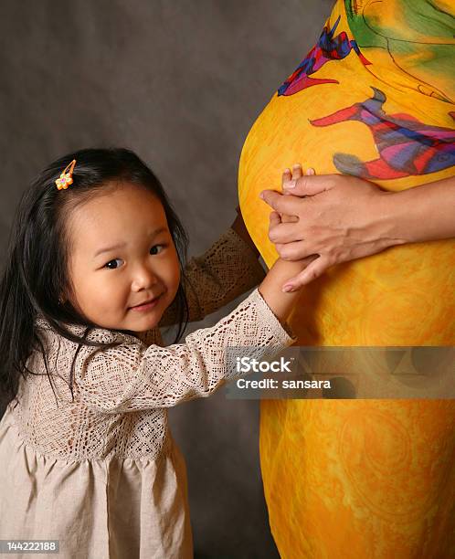 Erwarten Stockfoto und mehr Bilder von Frauen - Frauen, Korea, Schwanger