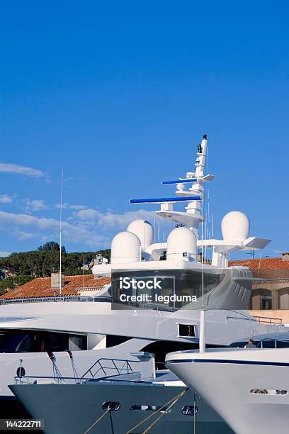 St Tropez Yacht - Fotografie stock e altre immagini di Abbondanza - Abbondanza, Argentato, Argento