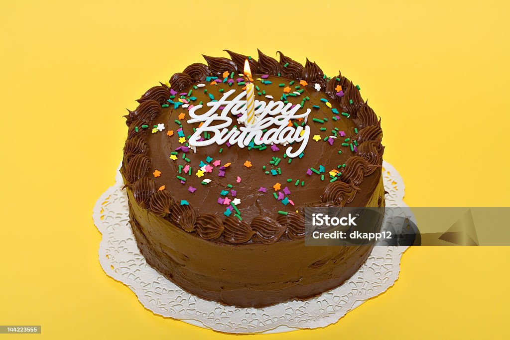 Gâteau d'anniversaire au chocolat - Photo de Aliment libre de droits