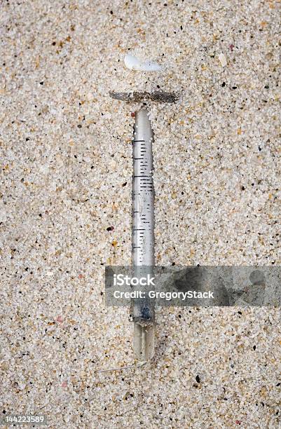 Needle Verschmutzung Am Strand Stockfoto und mehr Bilder von Ausrüstung und Geräte - Ausrüstung und Geräte, Computer, Drogenart