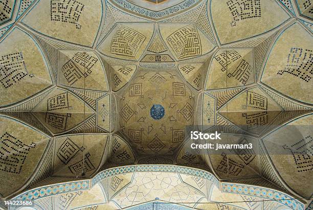 Купол Древнего Мечети Восточные Украшения Из Исфахан Иран — стоковые фотографии и другие картинки Арабеска