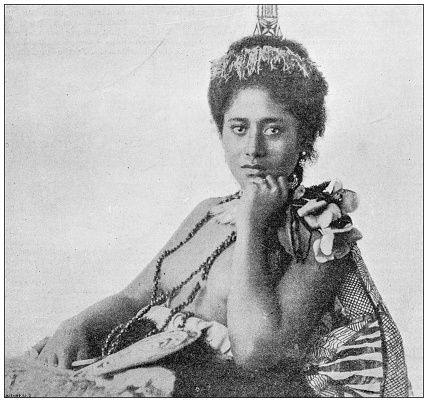Antique image: Atua (Samoa) woman