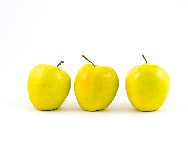 trzy żółty jabłka - three objects three people three animals apple zdjęcia i obrazy z banku zdjęć