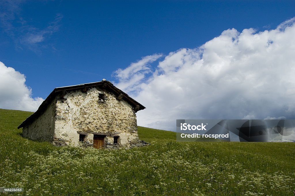 Cabaña en los alpes franceses - Foto de stock de Aire libre libre de derechos