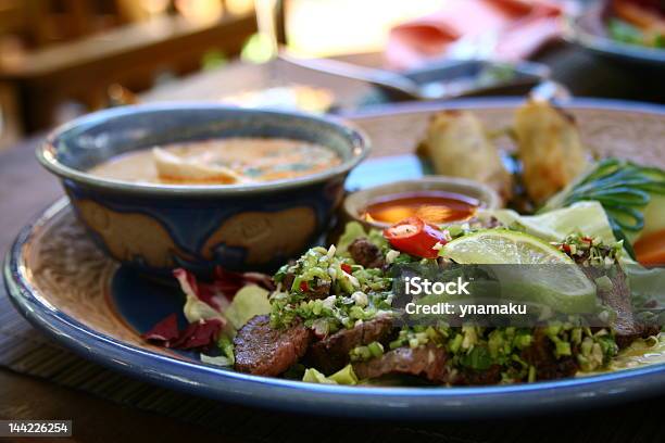 Foto de Deliciosa Comida Asiática e mais fotos de stock de Alimentação Saudável - Alimentação Saudável, Almoço, Antepasto