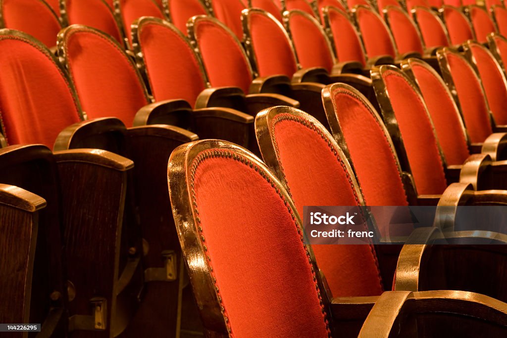 Sillas en un teatro - Foto de stock de Acontecimiento libre de derechos