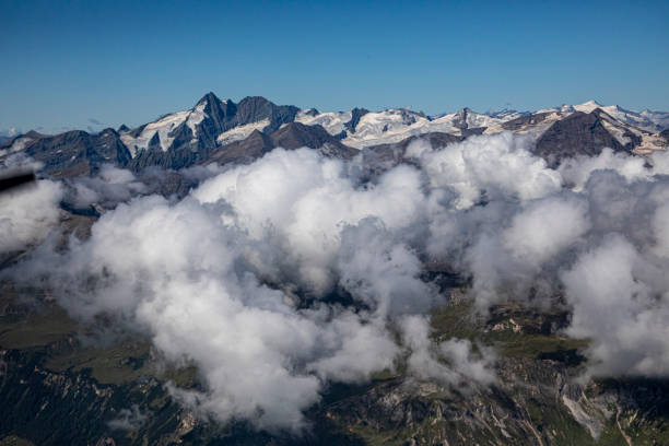 Der Großglockner ist mit 3798m der höchste Berg Österreichs, liegt im Nationalpark Hohe Tauern und ist von Gletschern umgeben. Der Bekannteste ist die Pasterze, die wegen des Klimawandels starke Eisverluste aufweist.
