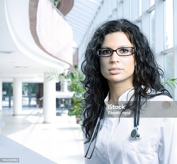 Foto de Médico Do Hospital e mais fotos de stock de 20 Anos - 20 Anos, 25-30 Anos, 30 Anos