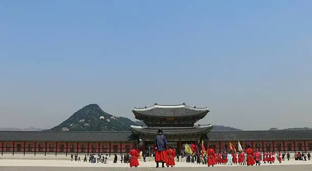 royal guards ceremony, gwanghwamun, gyeongbokgung palace, seoul, south korea