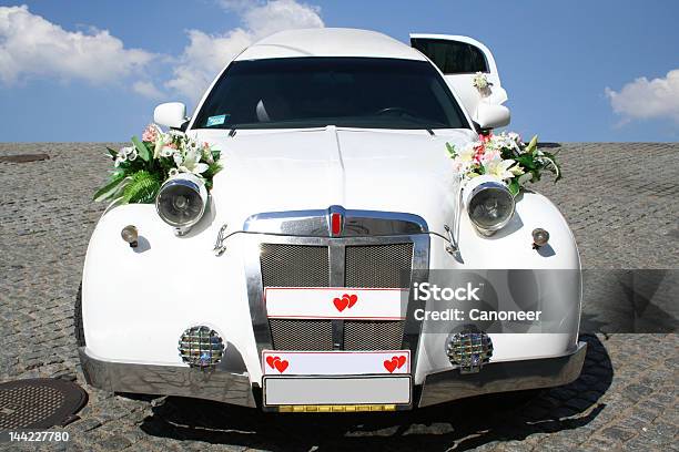 Foto de Limusine Para O Paraíso e mais fotos de stock de Arranjo de Flores - Arranjo de Flores, Artigo de decoração, Branco