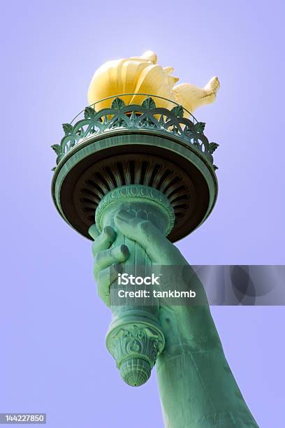 Foto de Tocha Da Estátua Da Liberdade e mais fotos de stock de Estátua da Liberdade - New York City - Estátua da Liberdade - New York City, Primeiro plano, Estátua