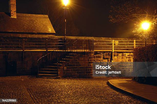 Passaggi E Acciottolate Strada Di Notte - Fotografie stock e altre immagini di Acciottolato - Acciottolato, Ambientazione esterna, Arco - Architettura