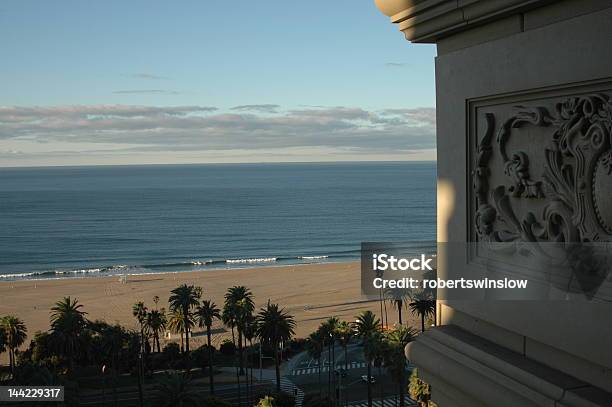 Por La Mañana Temprano Escena De La Playa Foto de stock y más banco de imágenes de Aire libre - Aire libre, Ausencia, Azul