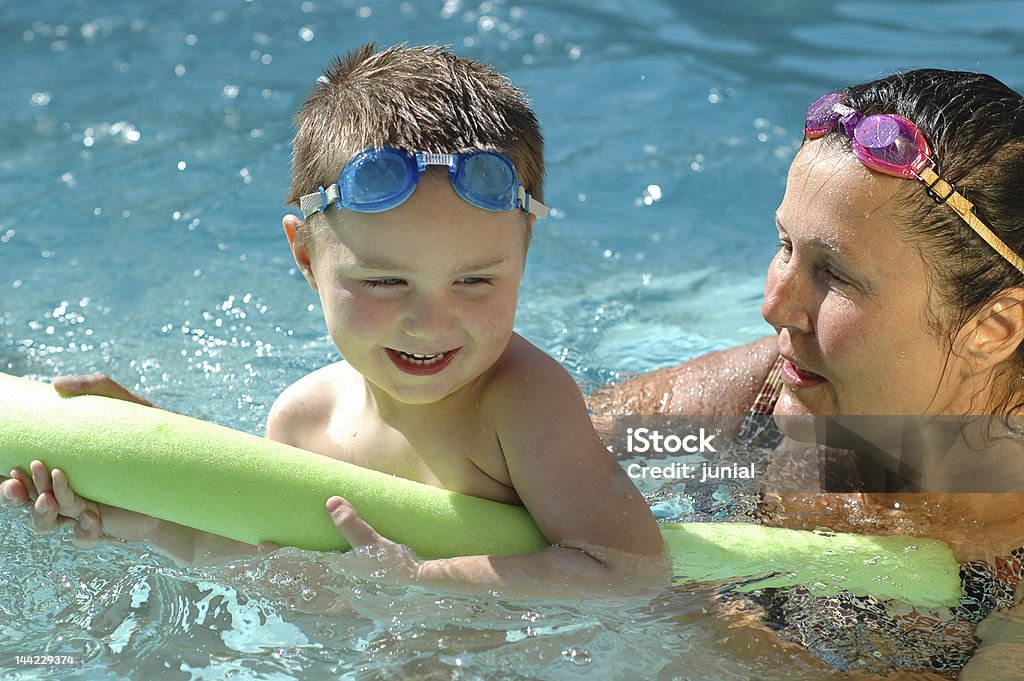 Grandma y nieto en el agua - Foto de stock de Familia libre de derechos