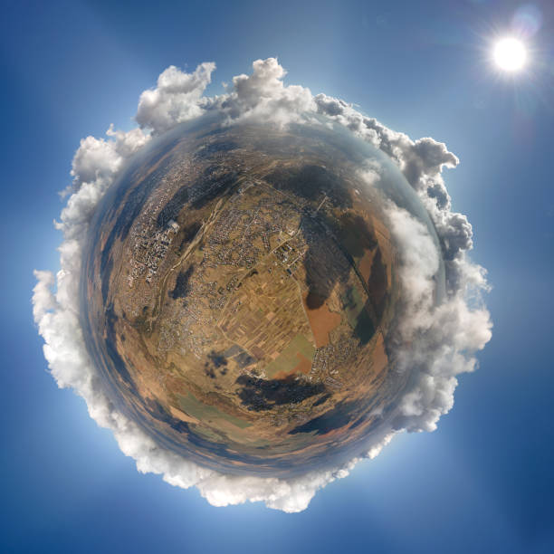 вид с воздуха с большой высоты маленькой планеты земля, покрытой белыми пухлыми кучевыми облаками в солнечный день - stratosphere стоковые фото и изображения