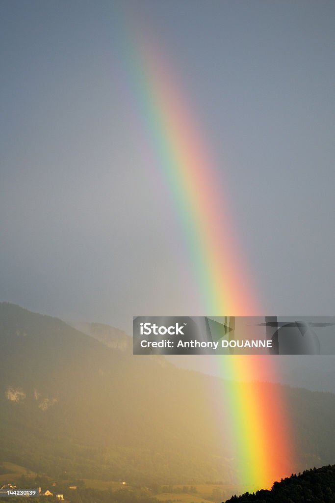 Regenbogen über mountain - Lizenzfrei Anhöhe Stock-Foto