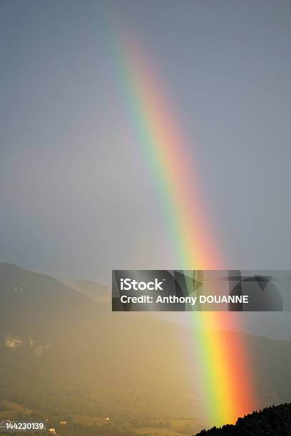 Regenbogen Über Mountain Stockfoto und mehr Bilder von Anhöhe - Anhöhe, Berg, Biegung