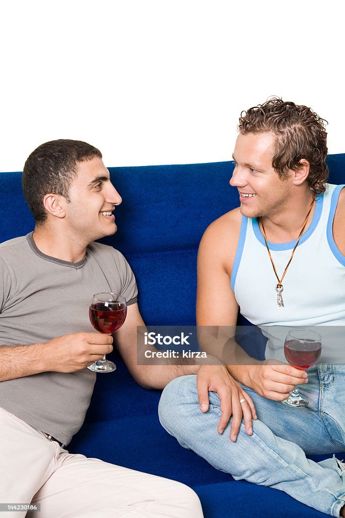 많은 남녀 동성애자들의 환영을 받아왔습니다 술마시기 와인 - 로열티 프리 2명 스톡 사진