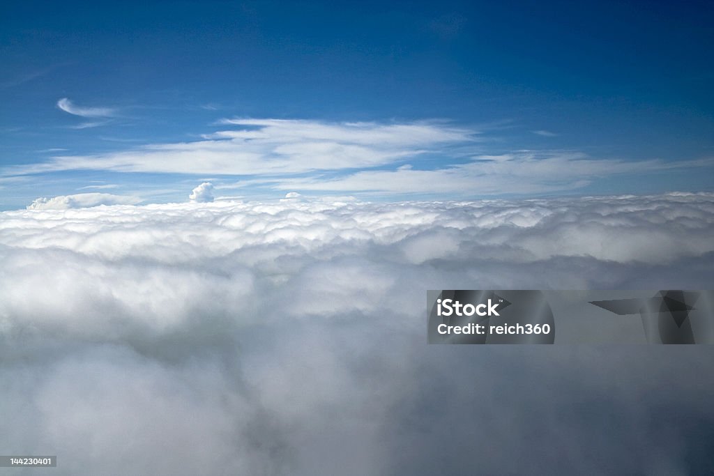 Flotter dans les nuages - Photo de Au loin libre de droits