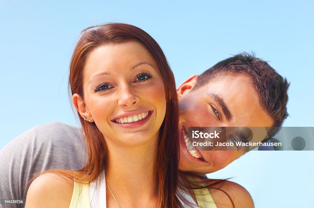 Close-up of a young couple in love - Стоковые фото 20-29 лет роялти-фри
