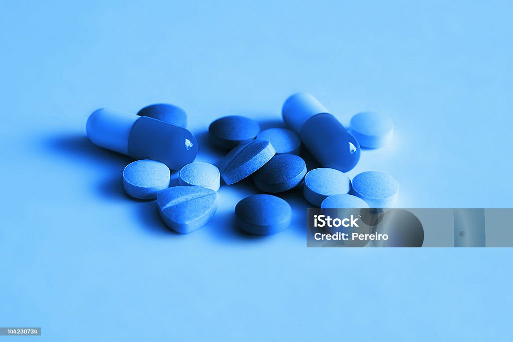 Píldoras en tonos azul - Foto de stock de Abstracto libre de derechos