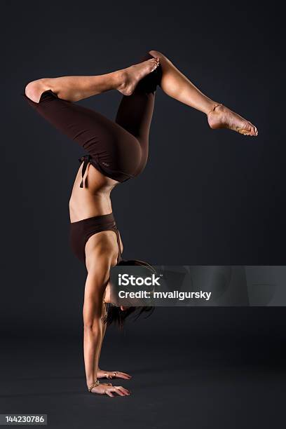 여성 Gymnast 신축 곡예 활동에 대한 스톡 사진 및 기타 이미지 - 곡예 활동, 뒤를 앞으로, 사람 머리카락