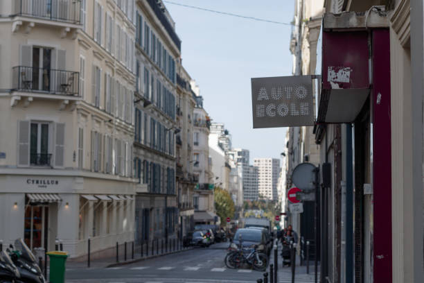 A sign indicating "driving school" in a Parisian street. A sign indicating "driving school" in a Parisian street. No people are visible. Side view. ecole stock pictures, royalty-free photos & images