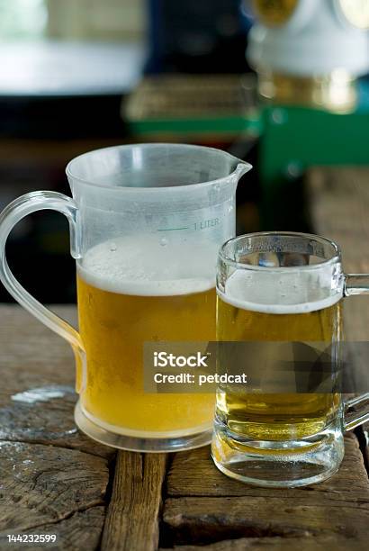 Ein Liter Stockfoto und mehr Bilder von Alkoholisches Getränk - Alkoholisches Getränk, Bier, Design