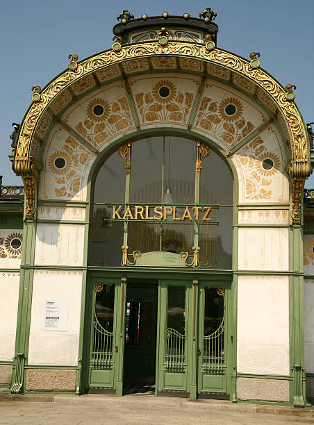 karlsplatz stacja metra, wiedeń, austria - vienna karlsplatz austria subway train zdjęcia i obrazy z banku zdjęć