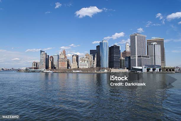 Skyline Di Manhattan - Fotografie stock e altre immagini di Acqua - Acqua, Affari, Ambientazione esterna