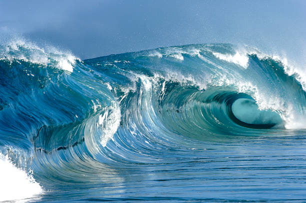 gigantische welle in hawaii - oahu water sand beach stock-fotos und bilder