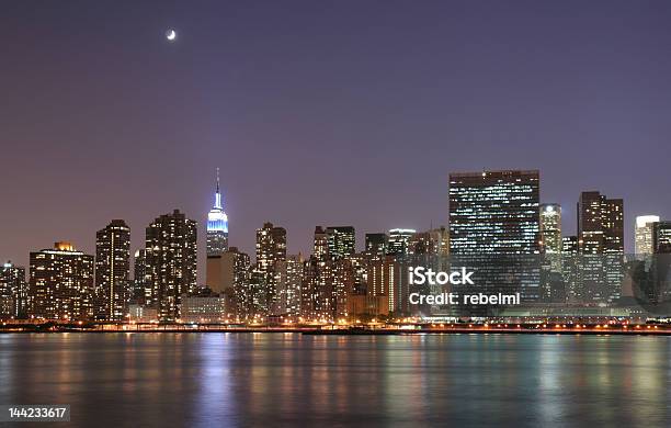 Luar Sobre A Cidade De Nova Iorque - Fotografias de stock e mais imagens de Cidade de Nova Iorque - Cidade de Nova Iorque, Noite, Admirar a Vista