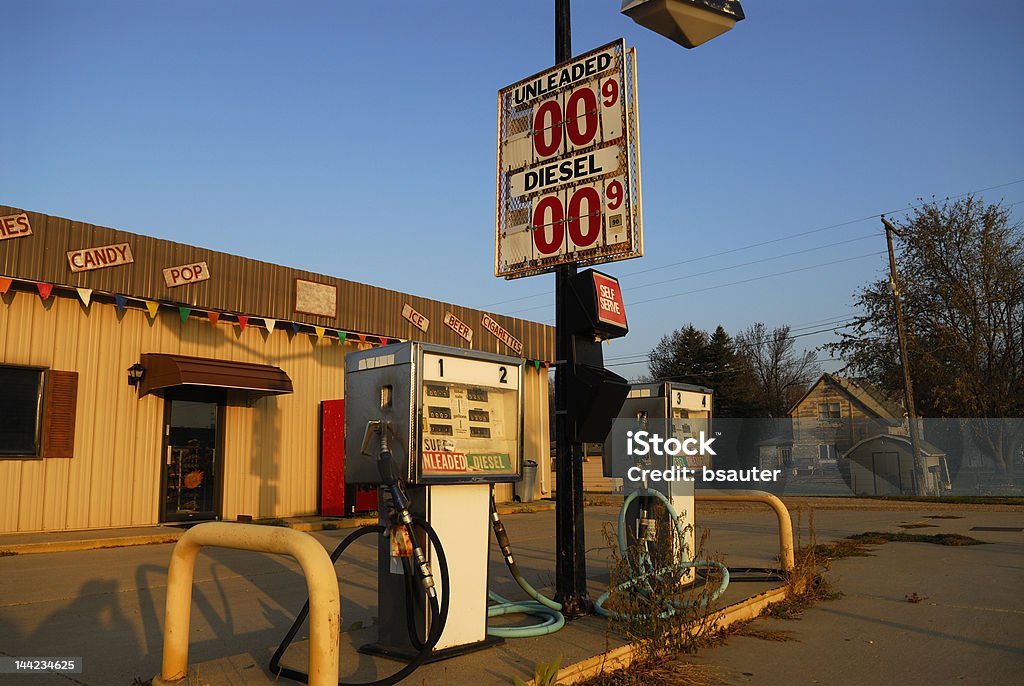 Abandonado de gasolina - Foto de stock de Antigo royalty-free