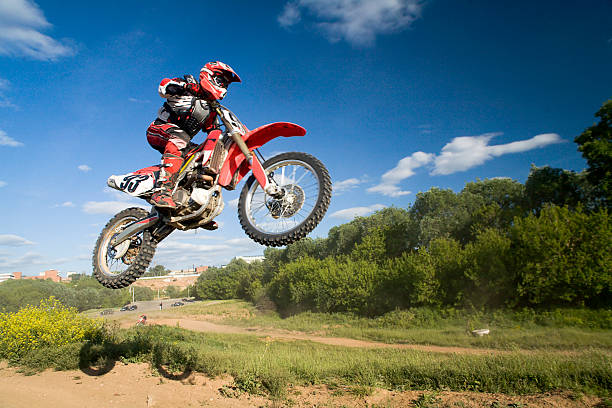 moto voladora - dirt stunt fotografías e imágenes de stock