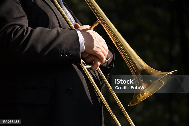 Foto de Silêncio e mais fotos de stock de Trombone - Trombone, Adulto, Cena de tranquilidade