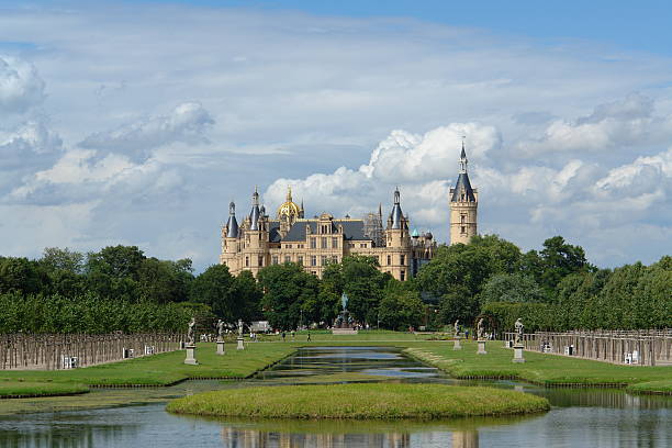 Schwerin Castle Castle in Schwerin, northern Germany                               schwerin castle stock pictures, royalty-free photos & images