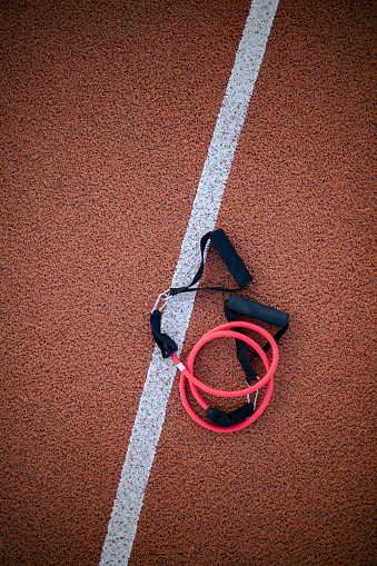 Stretchable rubber for training on the sports field