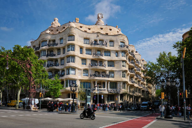 casa mila haus des architekten antoni gaudi - passeig de gracia stock-fotos und bilder