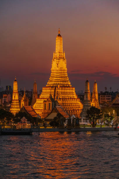 Wat Arun at the Sunset A picture of Way Arun at the Sunset buddha art stock pictures, royalty-free photos & images