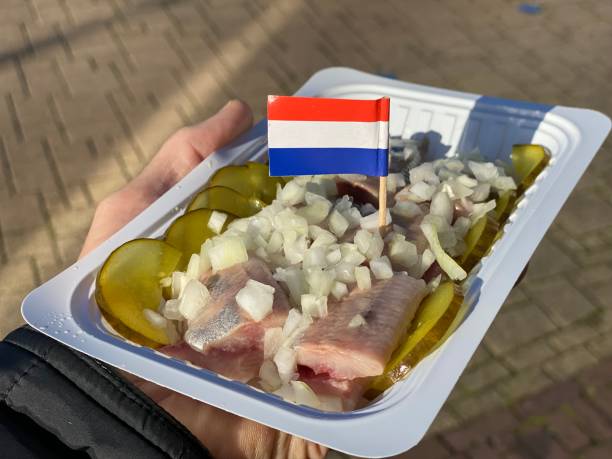 holländischer hering in stücken - pickle relish stock-fotos und bilder