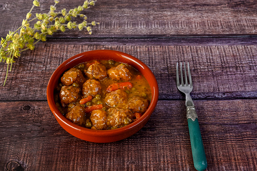 Meatballs with peas and carrots