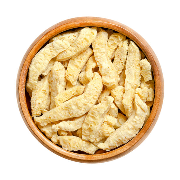 Soy curls, a vegan and soy based meat alternative, in a wooden bowl Soy curls, a soy based meat alternative, in a wooden bowl. Big soya chunks, made from boiling and dehydrating soybeans, with a texture similar to chicken. Vegan and plant-based meat substitute. Photo. tsp stock pictures, royalty-free photos & images