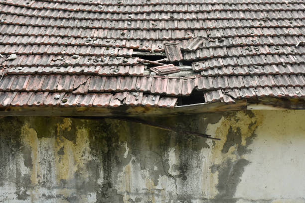 An old building's roof collapsed