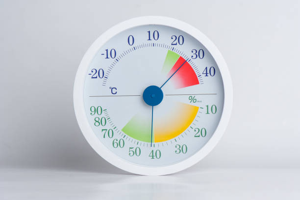 termómetro e higrómetro analógicos - barometer meteorology gauge forecasting fotografías e imágenes de stock
